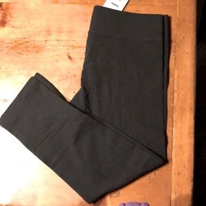 Hue black capri leggings NWT